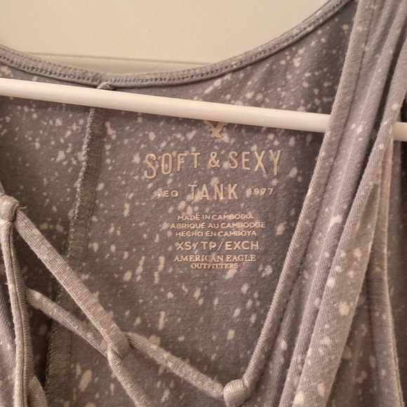 American Eagle’s soft & sexy gray with white specs tank top. Size XS. - Picture 2 of 3